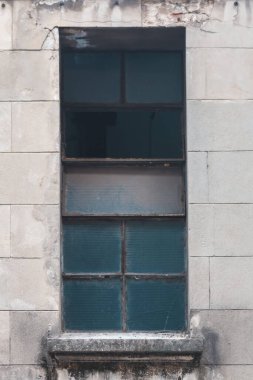 tuğla duvarlı eski pencere