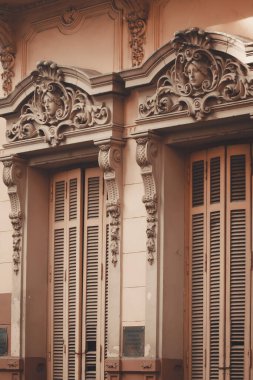 Buenos Aires 'teki eski bina dekorasyonu.