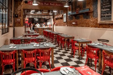 BUENOS AIRES, ARGENTINA - 13 Nisan 2022: Lüks otel restoranının iç mekanı