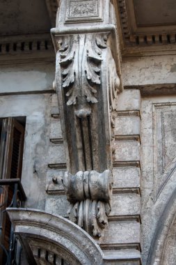 Rio de Janeiro 'daki eski dekore edilmiş binanın yakınından.