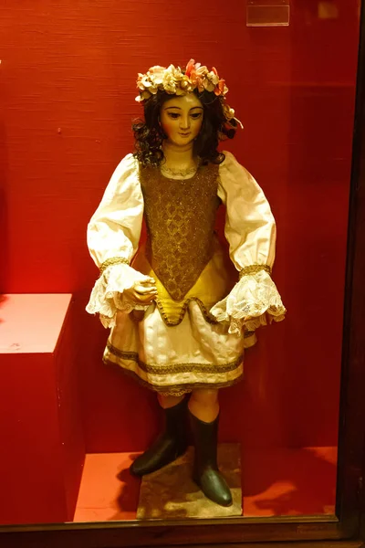 Puppe Einer Vitrine Museum — Stockfoto