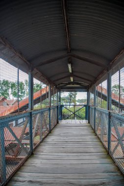 Buenos Aires 'teki tren istasyonu ve merdivenler.