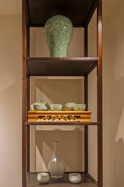 Dekoratif elementli boş raf