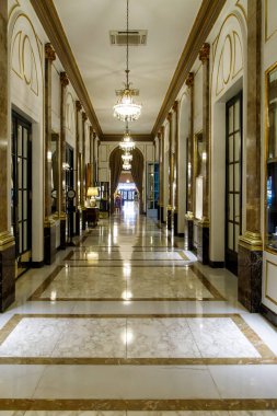 Moskova 'daki otelin içinde.