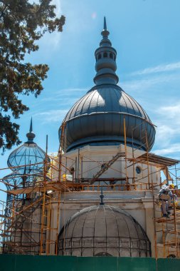 Kutsal kalbin kutsal tapınağının kubbesi.