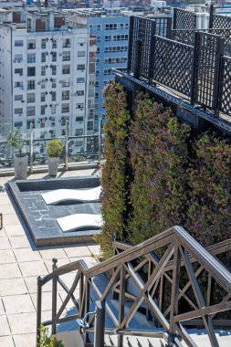 Şehrin modern binası