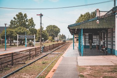 Kırsaldaki eski tren istasyonu.