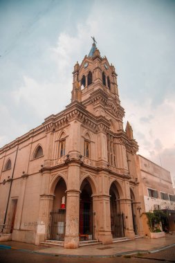 Güzel, eski bir katedral. 