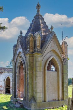Şehirdeki tarihi binanın manzarası