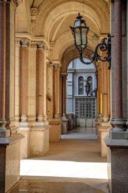 Eski kemer yolunun eski lambasıyla görüntüsü