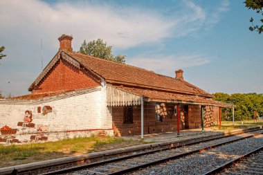 Kırsaldaki eski tren istasyonu.