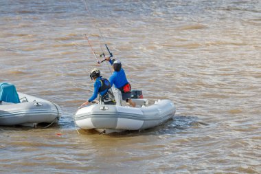 Uçurtmayı görmeye hazırlanan adamın görüntüsü