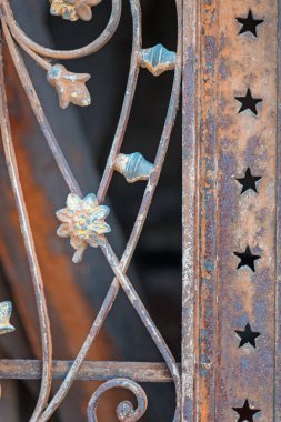 Güneş ışığında paslı demir kapı, yakın görüş, Rio de Janeiro