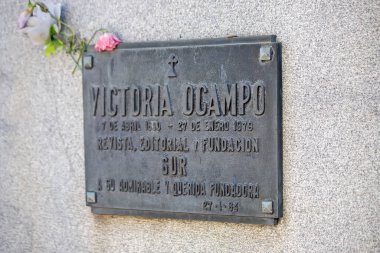 BUENOS AIRES, ARGENTINA - 18 Nisan 2023: Recoleta Mezarlığında imza