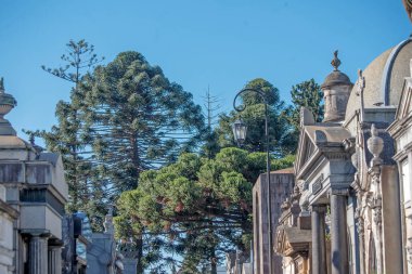 BUENOS AIRES, ARGENTINA - 18 Nisan 2023: Recoleta Mezarlığı gündüz görüşü