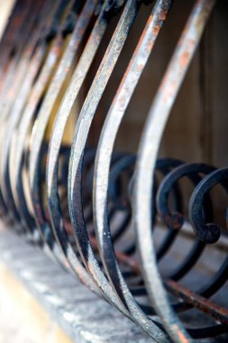 Paslı metal çitler. Eski paslı demir. metal arkaplan.