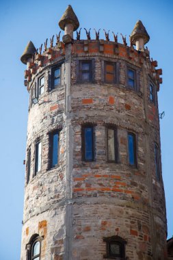 Buenos Aires, Arjantin - 18 Nisan 2023: Arjantin 'in ortaçağ köyü Campanopolis' teki eski bir binanın ayrıntıları