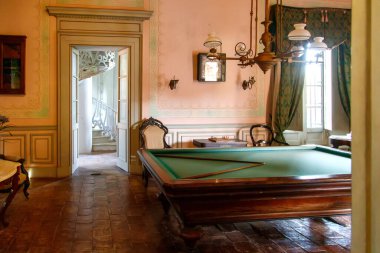 Buenos Aires, Arjantin - 18 Nisan 2023: San Jose Sarayı bilardo masası 