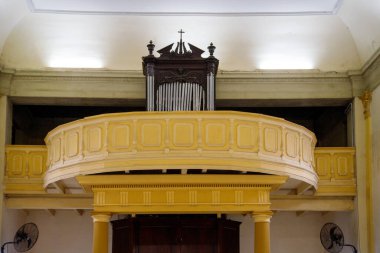 Iglesia antigua Hermosa de Parroquia Santos Justo y Pastor, Colon