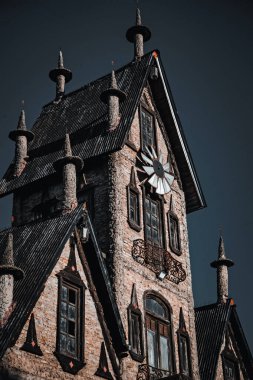 Buenos Aires, Arjantin - 18 Nisan 2023: Campanopolis, Arjantin 'in ortaçağ köyü. Bir peri masalından fırlamış bir tema parkı. Antonio Campana tarafından yaratılmış bir ortaçağ tarzında detaylarla dolu..