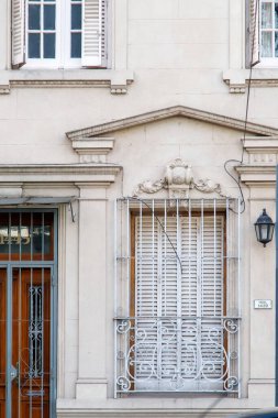 Dekoratif pencere panjurları ve dekoratif demir ızgaralar
