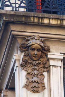 Süslü taş surat heykel dekorasyon ön cephesi