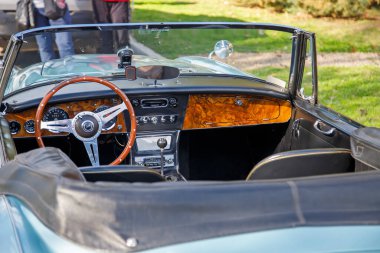 Klasik üstü açılır araba içi Tahta gösterge paneli