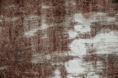 Paslı metal plaka; aşınma, aşınma ve yıkım dokusu; eski boya.