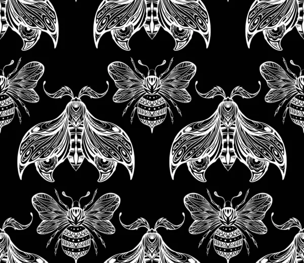 无缝图案粉笔画蜜蜂和蛾与Boho装饰 矢量单色纹理与白色夜间蝴蝶和大黄蜂与示踪装饰 黑色背景的胚胎学结构 — 图库矢量图片