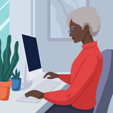 Vektör illüstrasyonlu yaşlı Afrikalı kadın modern düz stil bilgisayar eğitimi alıyor. Evde serbest çalışan ve eğitimli biri var. Uzakta çalışan siyah büyükanne.