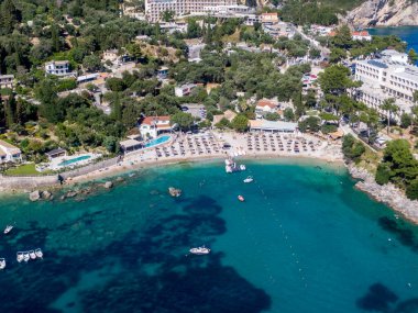 Turkuaz suyu, plajı ve tatil köyü olan tenha bir koy. Mükemmel yaz kaçamağı.!