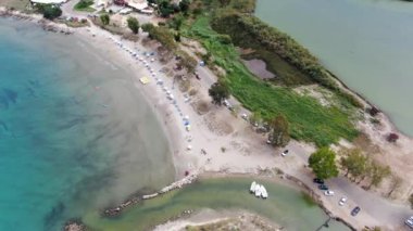 Agios Spyridon, Korfu adasının kuzey doğu kıyısında bulunan kumlu plaj. Avrupa.