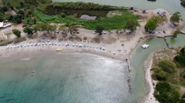 Agios Spyridon, Korfu adasının kuzey doğu kıyısında bulunan kumlu plaj. Avrupa.