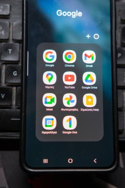 Korfu, korfu, Yunanistan. 27 Aralık 2024: Akıllı telefon ekranında gösterilen Google uygulamaları.