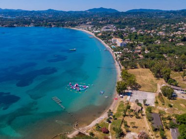 İHA görüntüsü Ipsos Körfezi Korfu İyon Adaları Yunanistan, Avrupa