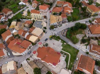 Roda Beach Resort ve Spa 'nın insansız hava aracı görüntüsü - Panoramik plaj manzaralı lüks evler, villalar ve oteller