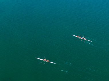 Korfu, korfu, Yunanistan. 14 Eylül 2021: Gölde kürek çeken takımlar