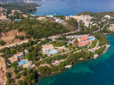 Deniz manzaralı sahil villaları ve tatil köyleri