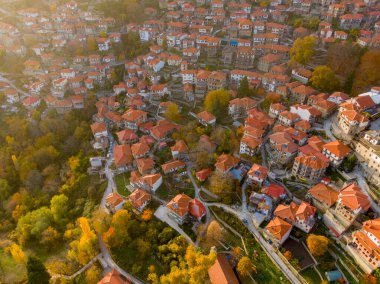 Metsovo, Yunanistan 'ın en güzel köylerinden biridir. Popüler kış tatili merkezi olan Pindos Dağı' nda yer alır.