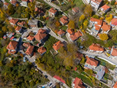 Metsovo, Yunanistan 'ın en güzel köylerinden biridir. Popüler kış tatili merkezi olan Pindos Dağı' nda yer alır.