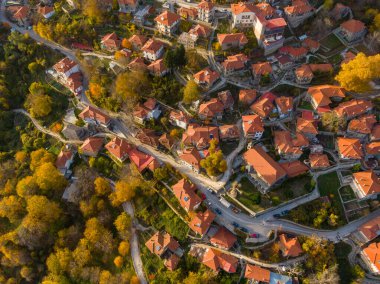 Metsovo, Yunanistan 'ın en güzel köylerinden biridir. Popüler kış tatili merkezi olan Pindos Dağı' nda yer alır.