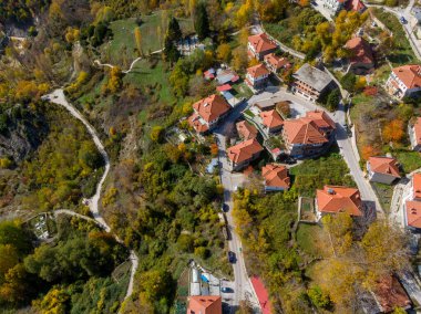 Metsovo, Yunanistan 'ın en güzel köylerinden biridir. Popüler kış tatili merkezi olan Pindos Dağı' nda yer alır.