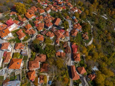 Metsovo, Yunanistan 'ın en güzel köylerinden biridir. Popüler kış tatili merkezi olan Pindos Dağı' nda yer alır.