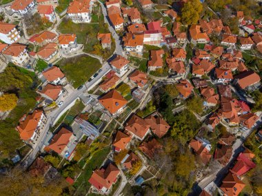 Metsovo, Yunanistan 'ın en güzel köylerinden biridir. Popüler kış tatili merkezi olan Pindos Dağı' nda yer alır.