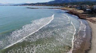 Yunanistan İyon Adası Korfu. Kuzey Korfu, Yunanistan 'daki Roda plajı. Yüksek kaliteli video