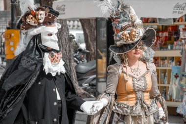 Korfu, korfu, Yunanistan. 10 Mart 2024: Karnaval 'da maskeli figürler