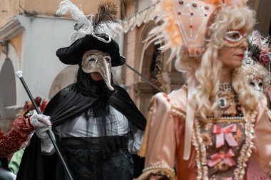 Eski Korfu Kasabasında Karnaval Kutlaması.