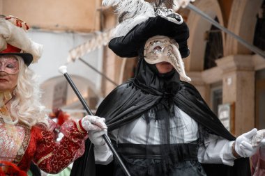 Eski Korfu Kasabasında Karnaval Kutlaması.