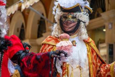 Eski Korfu Kasabasında Karnaval Kutlaması.