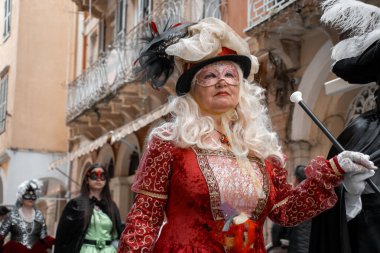 Eski Korfu Kasabasında Karnaval Kutlaması.